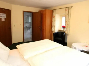 Hotel Haus Burg Metternich