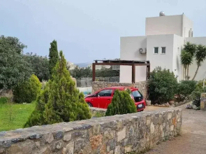 Plaka-sleeps4-parking-pool-hottub-seaviews