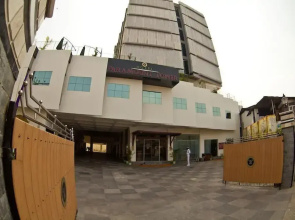 Paramount Tower