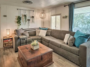 < 1 Mi to Lake Havasu: Pet-friendly Home