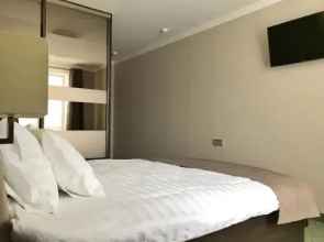 Mini-Hotel April
