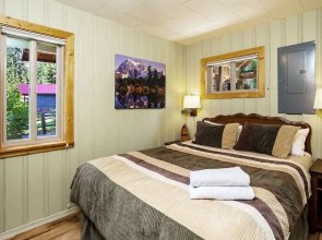 Journey's End On Fish Lake 2 Bedroom Home by NW Comfy Cabins by RedAwning