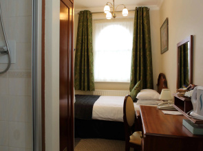 Kensington Gardens Hotel