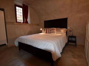 Ancient, Renovated Farmstead With Private, Equipped Garden. Only 3km From the Lake