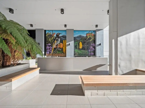 Stylish 2-bed Apartment in Canberra CBD