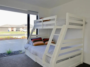 Lake House - Te Anau Holiday Home
