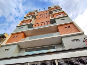 ARZO Hotel Premier