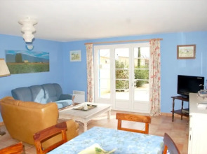 House With 3 Bedrooms in Sarrians, With Wonderful Mountain View, Priva