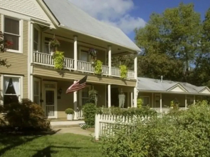 Heartstone Inn B&B & Cottages