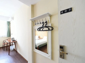 Shanghai Nanjing Road Youth Hostel