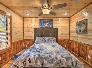 Cozy Broken Bow Cabin, Walk to the Lukfata Creek!