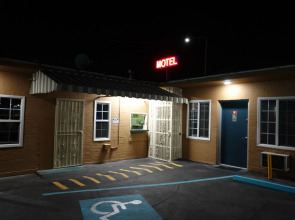 24 Hours Motel