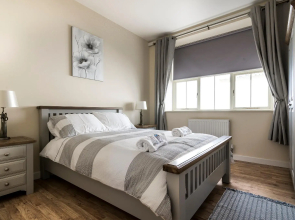 The Sail, Two Bedroom Apartment - Tenby