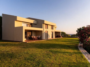 Villa Idyle-Luxury Beachfront Property
