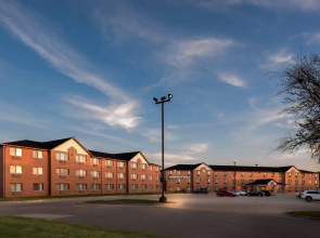 Days Inn & Suites by Wyndham Des Moines Airport