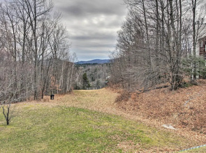 Ski-in Ski-out Okemo Oasis w/ Deck + Mtn View!