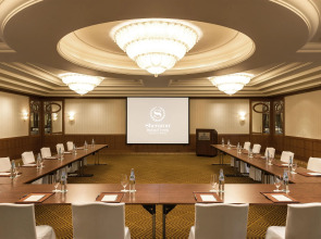 Sheraton Dubai Creek Hotel & Towers