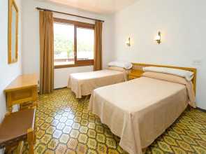 Apartamentos Cala Llonga Playa
