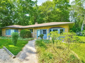 Charming Union Pier Home w/ Deck: Half-mi to Beach