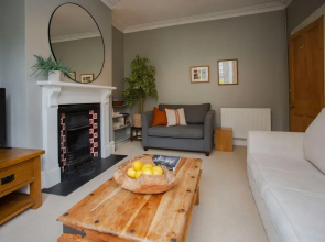 Sleek & Stylish Bristol Getaway With Garden