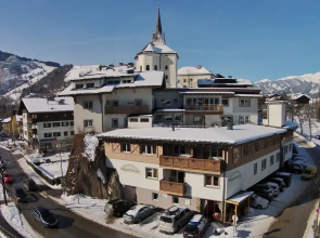Magnificent Chalet in Kaprun With Balcony and Mountain Views
