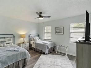 Cozy 2BR Hilton Head Townhome w/ Pool Access