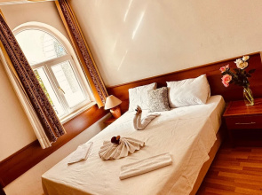 Felicity Hotel & Bungalows