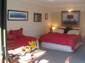 Moanarua Beach Cottage