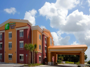Holiday Inn Express Hotel & Suites Brooksville by IHG