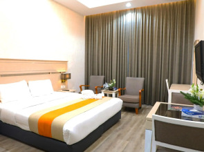 Отель Wescott Plaza Hotel Apartment