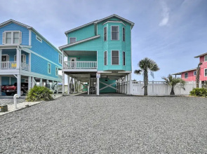 Large-group Getaway - Beachfront Home w/ Pool!