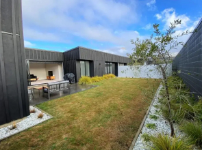 Modern Fully Fenced Stackbrae Holiday Home