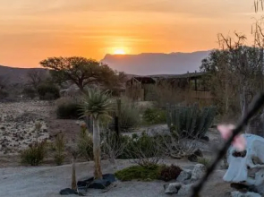 Daureb Isib Campsite and B&B