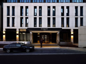 Burbury Hotel & Apartments