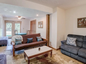 Luxurious Equestrian Log Cabin 4 Miles to Tiec