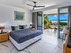 Frangipani Beachfront Lodge F5 on Hamilton Island by HamoRent