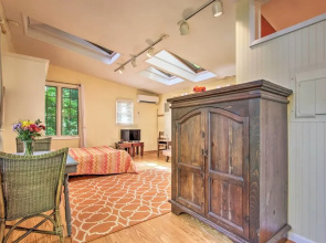 Quiet Saugatuck Studio w/ Patio - Walk to Dtwn!