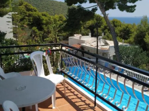 Lions 2 Studios & Apartments, Poros Island.