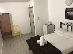 Airlie Waterfront Motel Accommodation