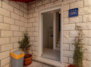 Mir - Perfect Location & Cosy - SA3
