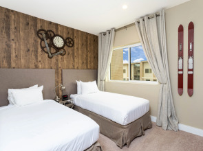 Stunning 4 Bd Close to Disney Magic Village Resort 7537