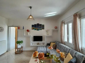 Eleonas Apartment 1, Lygia