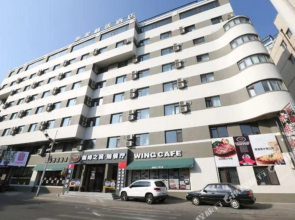 Home Inn Plus (Dandong Yalu River Bridge Broken Bridge Scenic Area Railway Station)