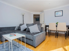 2 Bedroom Flat In East London