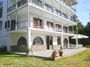 Romaric Mt. Garden House, Siviri