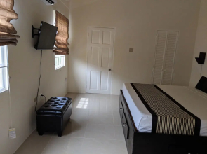 Zade's Vacation Home with Spa Pool & BBQ