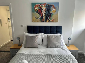 Bright & Cozy Hull Stay