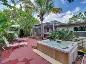 Satellite Beach 'sunshine House' w/ Hot Tub!