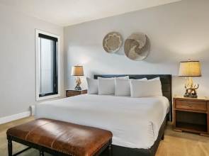 1207 - Four Bedroom with Spa Pinnacle 4 Condo