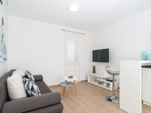 Nice Apartment in Podstrana With 1 Bedrooms and Wifi